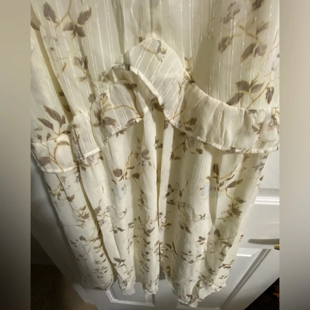 NWT.. WOMENS AND NOW THIS FLORAL RUFFLE DRESS - Picture 5 of 14
